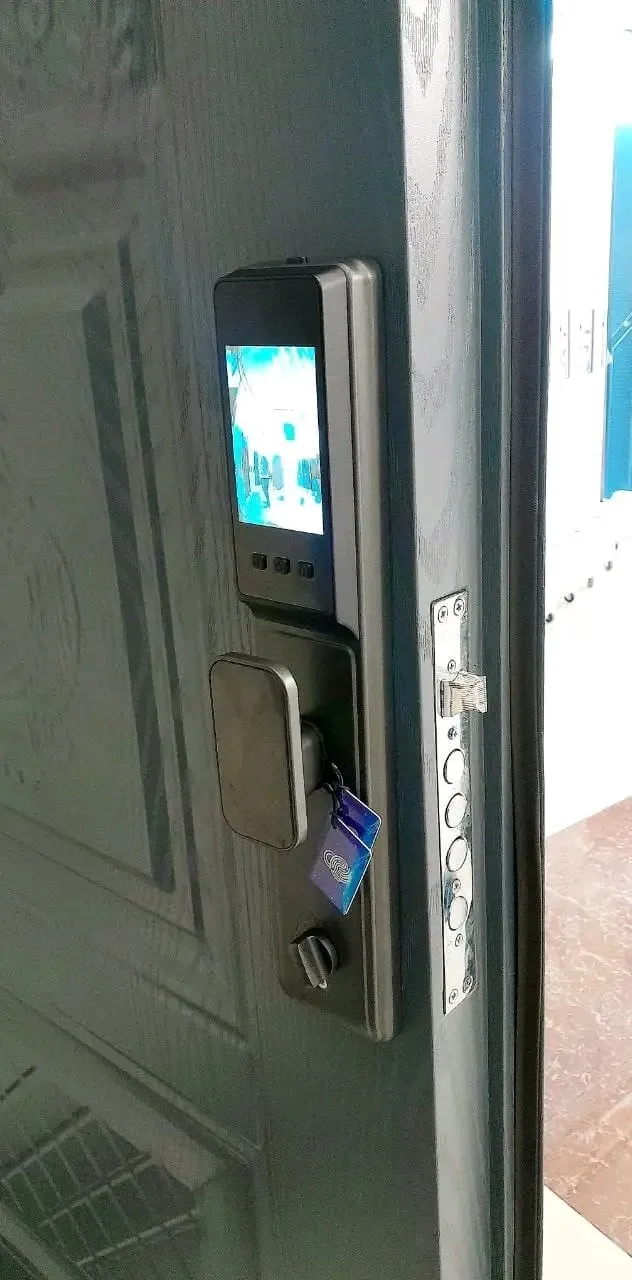 Victor-Doors display 4