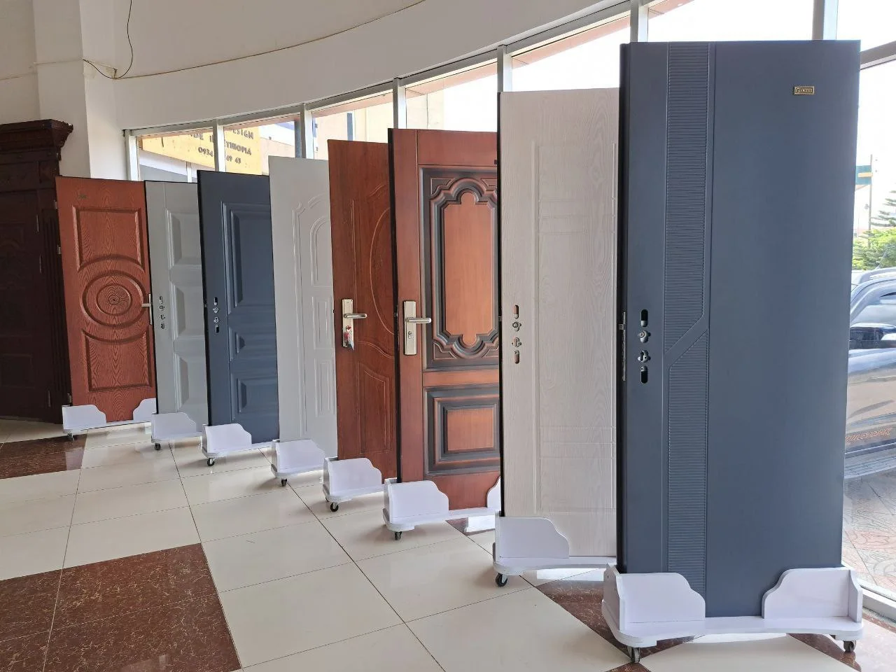 Victor-Doors display 1